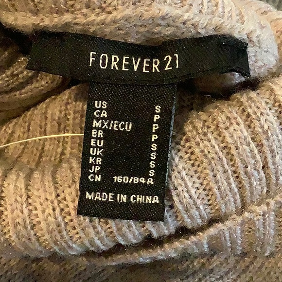 NWT FOREVER 21 PREMIUM LABLE Turtleneck Cold Shoulder Sweater Small - Picture 9 of 11